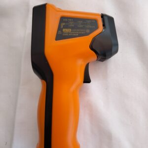 Temperature gun reads both Celcius and Farenheit
